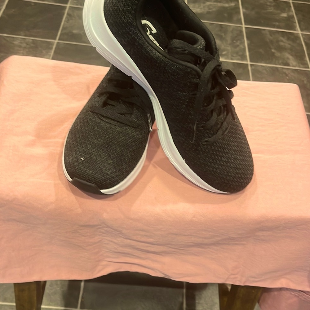Skechers Sport Walking Shoe with a Podiatrist Designed Insole.